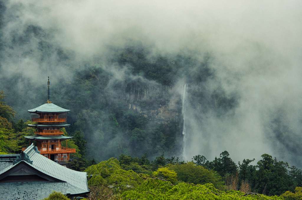 TROIS JOURS DE RANDONNÉE SUR LES CHEMINS DE PÉLERINAGE DU KUMANO KODO